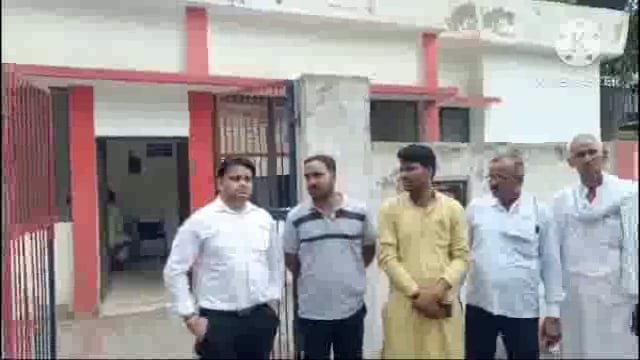 गो रक्षक व बजरंग दल के कार्यकर्ताओं ने गाय कटान व गो मांस बेचे जाने को लेकर क्षेत्राधिकारी को सौंपा ज्ञापन।