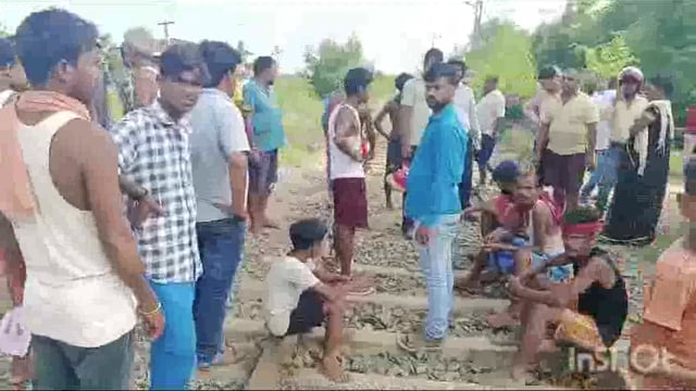 नालंदा से इस वक्त की बड़ी खबर स्कूल बस एवं ट्रेन के बीच हुई टक्कर चार जख्मी 2 का हालत गम्भीर # 