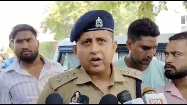 थाना ताजगंज दो पक्षों में पथराव एसीपी वाइट 