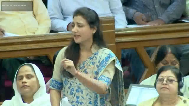 UP mein vidhansabha man Satra Shuru Hone per turant Hungama shuru ho gaya Usi bich Jaunpur Jila ke Machhali Shahar se Samajwadi party ke vidhayak Ragini Sonkar Ne Swasthya Mantri per uthae Sawal