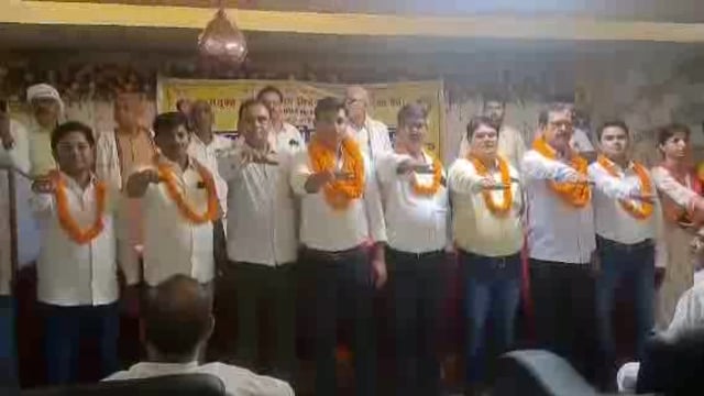 बलिया में संयुक्त राष्ट्रीय स्वास्थ्य मिशन कर्मचारी संघ के पदाधिकारियों का हुआ गठन,पद एवमं गोपनीयता की दिलाई गई शपथ