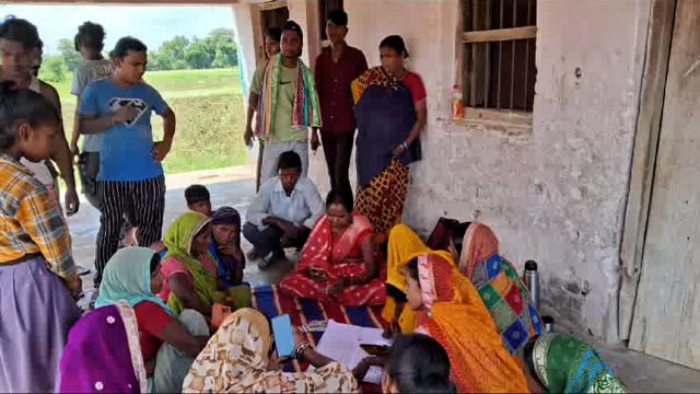 आयुष्मान कार्ड बनाने की समीक्षा बैठक; दो-दो पदाधिकारी को स्पष्टीकरण के साथ किया गया वेतन स्थगित