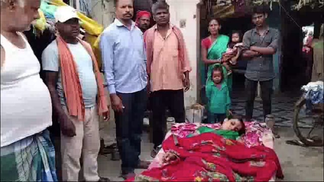 दहेज दानवों ने विवाहिता को उतारा मौत के घाट; मृतिका के परिजन घर छोड़कर हुआ फरार 