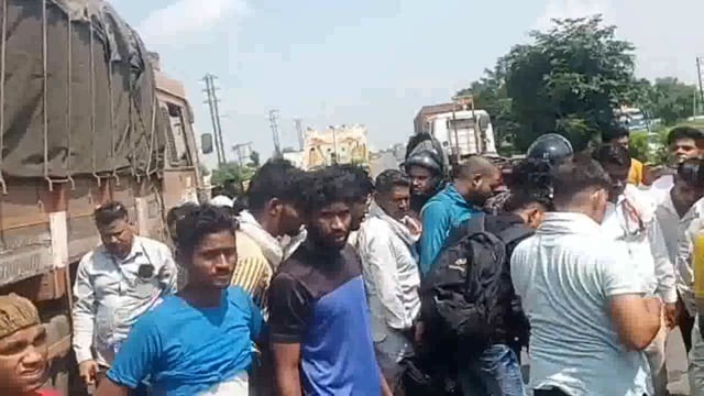 मथुरा दिल्ली आगरा राष्ट्रीय राजमार्ग हाईवे पर हुआ दर्दनाक सड़क हादसा महिला समेत दो मौत