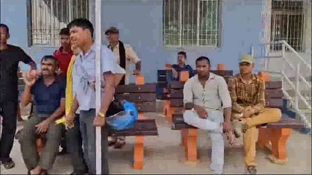 मां को बचाने में दोनों पुत्र समेत मां की तालाब में डूबने से मौत