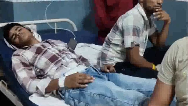 नगला हर जीवन में गांव के दबंग लोगों ने मामा भांजे को मारपीट कर किया घायल, अस्पताल में कराया भर्ती।