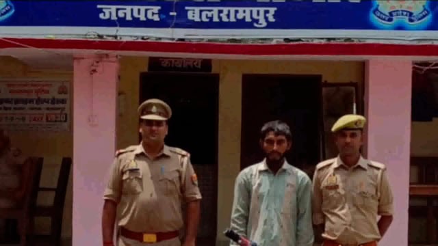 बलरामपुर रेहरा पुलिस द्वारा चोरी की मोटरसाइकिल के साथ एक अभियुक्त को किया गया गिरफ्तार।