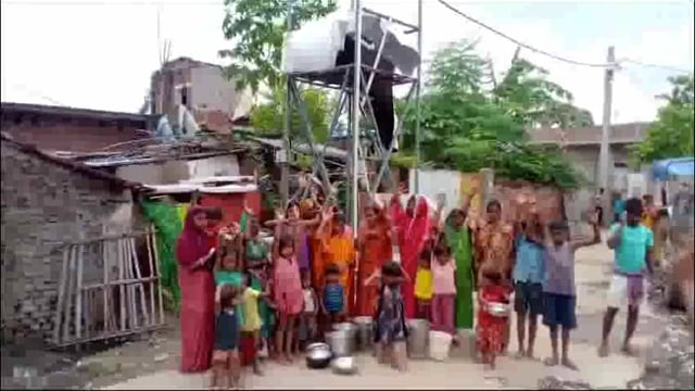 वार्ड नंबर 09 में पानी टंकी फटा, पानी के लिए मचा त्राहीमाम; वार्ड वासियों ने किया प्रदर्शन