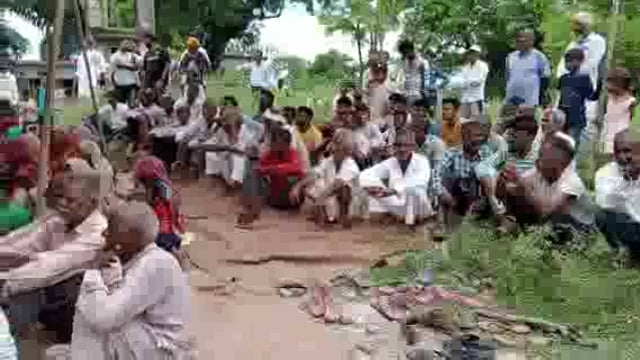 हरिपुर टोंगिया में चल रहे धरना प्रदर्शन मै शामिल होने पहुंचे किसान यूनियन राष्ट्रीय अध्यक्ष विकास सैनी! 