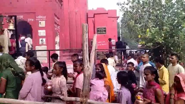  सिद्ध पीठ बाबा बालेश्वर नाथ मंदिर पर सावन माह के तीसरे सोमवार के अवसर पर उमडी़ जन आस्था की भीड़ 