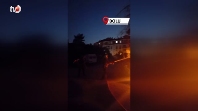 Odunlukta Çıkan Yangının Alevleri Geceyi Aydınlattı