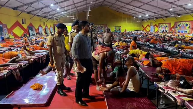 जिला पदाधिकारी ने देर रात्रि कांवरिया पथों का लिया जायजा; दिए आवश्यक दिशा निर्देश