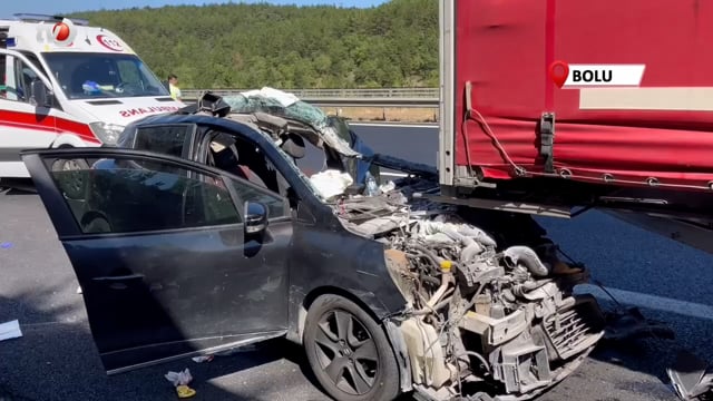 Otomobil Tıra Ok Gibi Saplandı 1'i Ağır 3 Yaralı