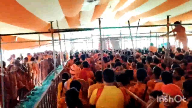 बाबा को जल चढ़ाने में लगी कांवरियों की भीड़,हर हर महादेव से गूंजा देवघर नगर