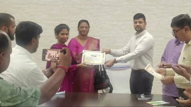 टीबी मरीजों को लिया गोद, पीड़ित मरीजों के बीच खाद्य सामग्री का किया गया वितरण