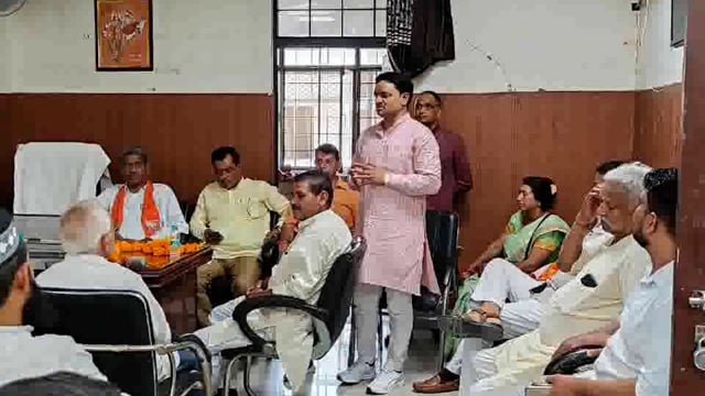 भगवानपुर भाजपा नेता सुबोध राकेश ने आर एन आई कॉलेज और मंडी समिति में लगाया एक पेड़ मां के नाम