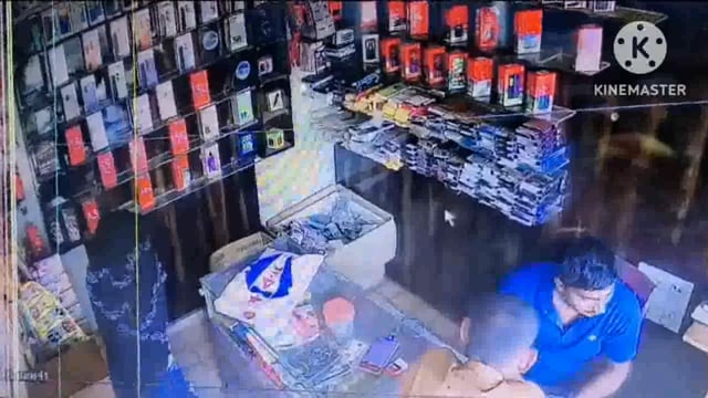 मोबाइल का सिम लेने आई महिला ने की मोबाइल की चोरी सीसीटीवी फुटेज आया सामने थाने में दिया आवेदन