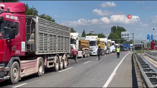 Yola dökülen asit paniğe yol açtı