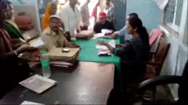 जनता दरबार में जमीन संबंधित दो मामलों का किया निपटारा; अन्य मामले में दिए जांच का आदेश 