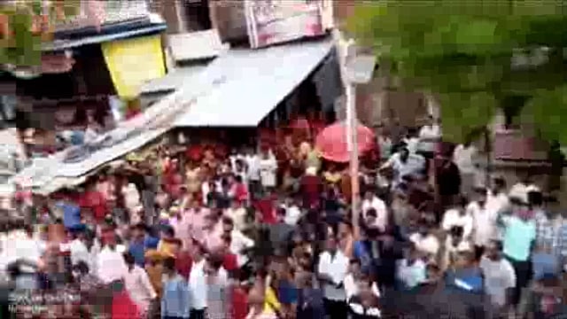 बाघराय थाना क्षेत्र के बिहार बाजार में बिहारेश्वर नाथ धाम पर जलाभिषेक करने के लिए उमडा जन सैलाब शिवभक्तों की अपार भीड़, 