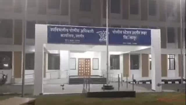 फुले नगर येथे 980 रुपयांची अवैध देशी दारू पकडली,एकाविरुद्ध गुन्हा दाखल
