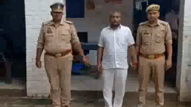 हत्या के प्रयास में फरार आरोपी शेरू को पुलिस ने गिरफ्तार कर भेजा जेल