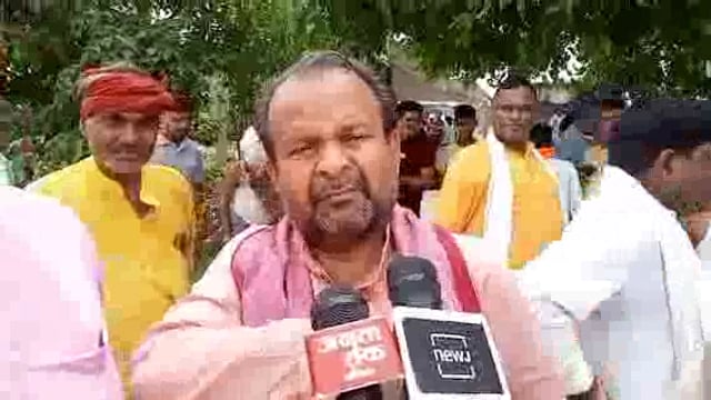 बाढ़ प्रभावित गांवों के दौरा के बाद सपा के राष्ट्रीय सचिव अवलेश सिंह ने कहा- पीड़ितों को तत्काल राहत की आवश्यकता