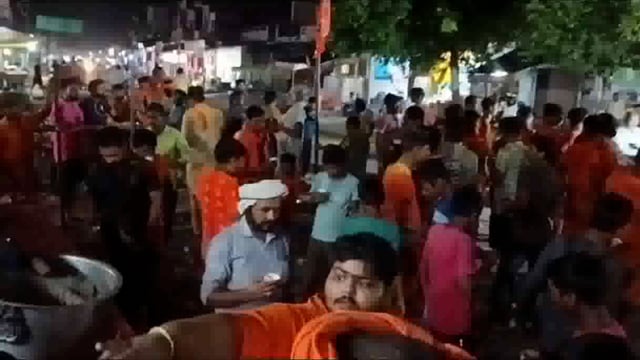 सूरापुर में बाल कांवरिया संघ द्वारा किया गया महादेव का जलाभिषेक