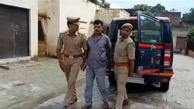 थाना जलालाबाद पुलिस को मिली बड़ी कामयाबी1 हिस्ट्रीशीटर अभियुक्त को 1अवैध  देशी तमंचा 12  बोर 1 जिन्दा कारतूस 12 बोर  के