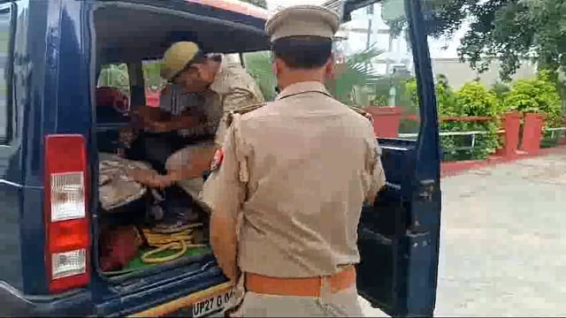 थाना जलालाबाद पुलिस को मिली बड़ी कामयाबी1अभियुक्त को 1अवैध  देशी पोनिया 315 बोर 2  जिन्दा कारतूस 315  बोर 2  खोखा 315 ब