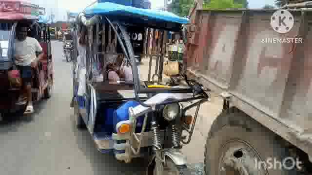 सूर्यगढ़ा -टोटो चालक ने रुकी हुई ट्रैक्टर में पीछे से मारी टक्कर कोई हताहत नहीं।