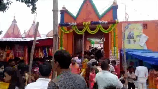 सुप्रसिद्ध बाबा ज्येष्ठगौरनाथ माहदेव मंदिर में 25 हजार डाक बमों ने शिवलिंग पर किया जलाभिषेक