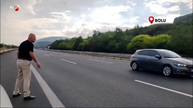 Canını Hiçe Sayarak, Trafiği Tehlikeye Düşüren Varili Yolun Dışına Attı