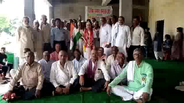 स्वर्ण वन सेवा समिति सोनई ने मेधावी छात्र-छात्राओं को किया सम्मानित