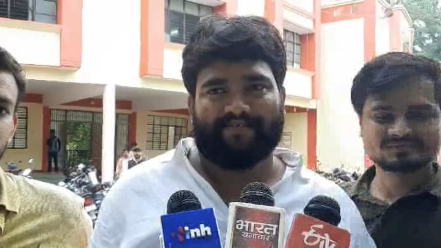 बेरूवारबारी ब्लाक परिसर में धमकी भरा पत्र चस्पा के बाद समाज सेवक भानु दुबे ने जिला प्रशासन से लगाई सुरक्षा की गुहार