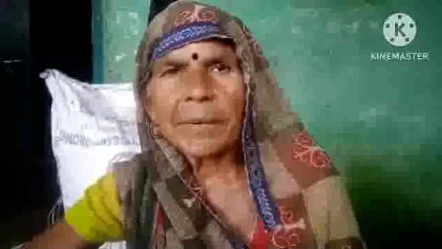 पानीगांव के निकट नगला भूडा में विद्युत पोल में आए करंट की चपेत में आईं बकरी, लाइट काटने पर ग्रामीणों ने बचाई जान।