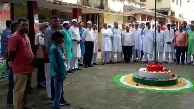 78वां स्वतंत्रता दिवस के मौके पर प्रखंड भर में समारोह पूर्वक फहराया गया तिरंगा, झंडे को दी गई सलामी
