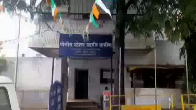 मामु दुकानातील 8 टायरची चोरी एकावर गुन्हा दाखल