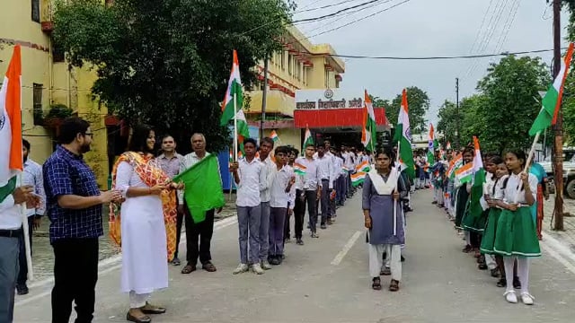 अमेठी जिला में मनाया गया स्वतंत्रता दिवस समारोह मुख्य अतिथि श्री महांकेश्वर शरण सिंह माननीय राज्य मंत्री उत्तर प्रदेश 