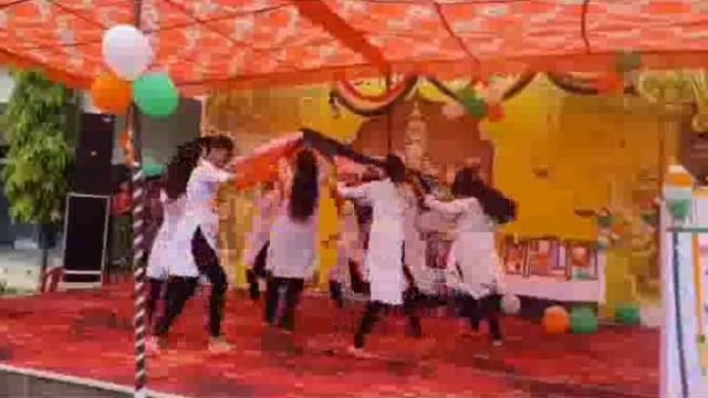 केडी पब्लिक स्कूल राया में 15 अगस्त के मौके पर झण्डारोहण कर छात्र छात्राओं द्वारा मनमोहन प्रस्तुतियां दी गई