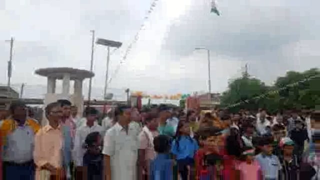 प्रखंड क्षेत्र अंतर्गत सभी सरकारी एवं गैर सरकारी संस्थानों में 78वां गणतंत्र दिवस शान से लहराया, बच्चों ने कियामनमोहक का