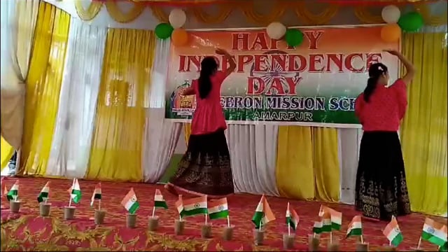 78 वीं स्वतंत्रता दिवस पर विद्यालय में अध्यनरत छात्र छात्राओं ने सांस्कृतिक कार्यक्रम की प्रस्तुति