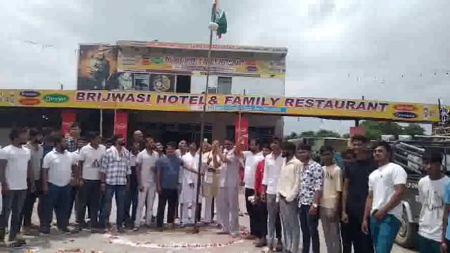 भारतीय भानु के राष्ट्रीय प्रवक्ता ने गौ रक्षा दल कार्यालय पर किया ध्वजारोहण।