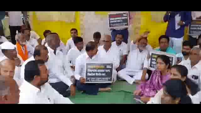 छत्रपती शिवाजी महाराज चौक येथे महाविकास आघाडीचा विमा सत्याग्रह