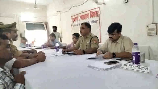 आज तहसील अमेठी में संपूर्ण समाधान दिवस मनाया गया आए हुए समस्त फरियादी की जनसुनवाई एसडीएम एवं एडिशनल एसपी द्वारा की गई/-