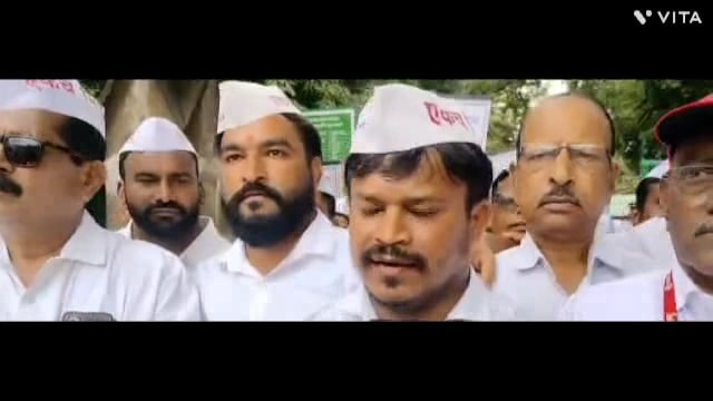 कोल्हापूरात महाराष्ट्र राज्य जुनी पेन्शन संघटनेच्या वतीने आज पेन्शन क्रांती महामोर्चा चे आयोजन करुन कलेक्टर ऑफीसवर मोर्च