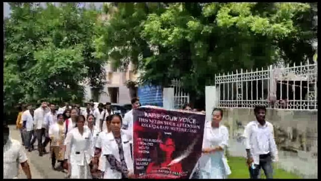 मगध यूनिवर्सिटी में फिजियोथेरेपी विभाग के छात्र-छात्राओं ने निकाला प्रतिशोध मार्च