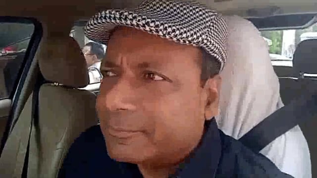 अवैध स्कूली वाहनों का एआरटीओ ने काटा चालान,चेकिंग से रोड पर पसरा सन्नाटा 


एआरटीओ दिलीप गुप्ता की बाइट