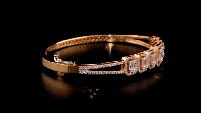 Storks Diamond