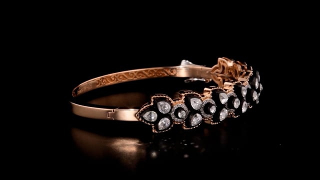 Storks Diamond